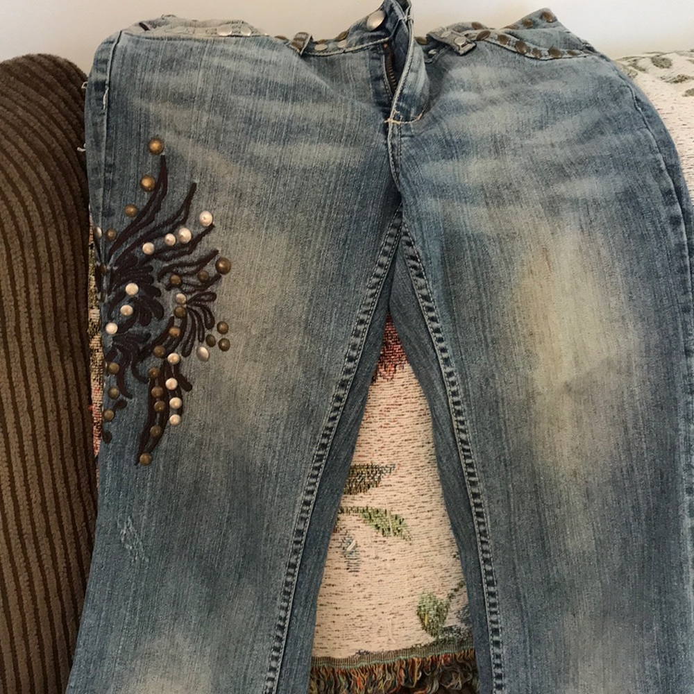 YOUNIQUE jeansl embroidered with studs high waisted